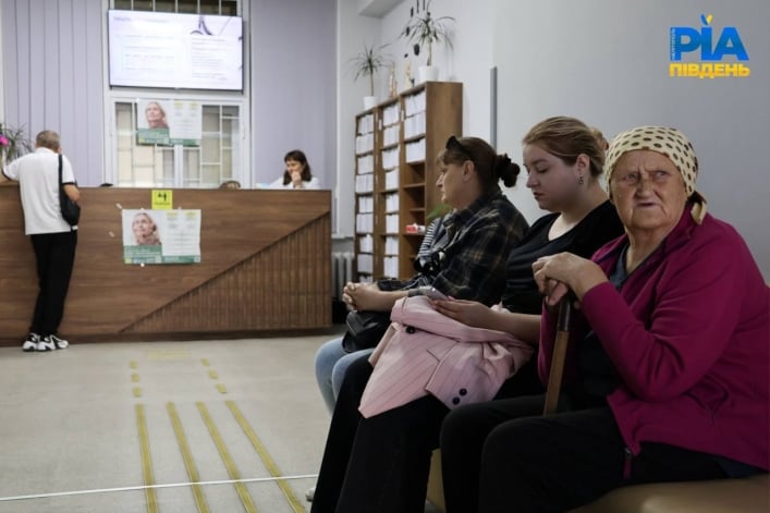 Черга у приймальній Мелітопольської лікарні у Запоріжжі. Фото: РІА Південь, вересень 2026